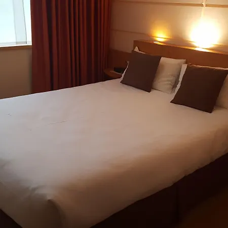 Du Parc Nantes Ouest Hotell