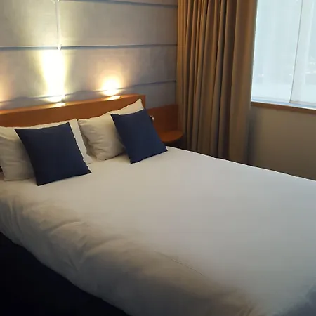 Du Parc Nantes Ouest 酒店