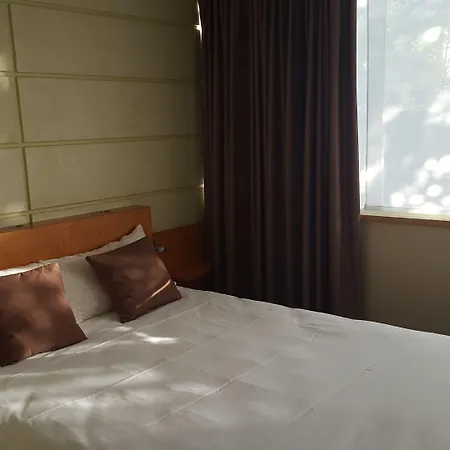 מלון Du Parc Nantes Ouest