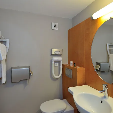Du Parc Nantes Ouest Hotell 2*