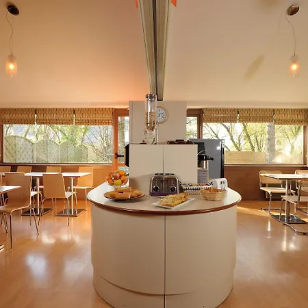 Du Parc Nantes Ouest 2* אורוואולט