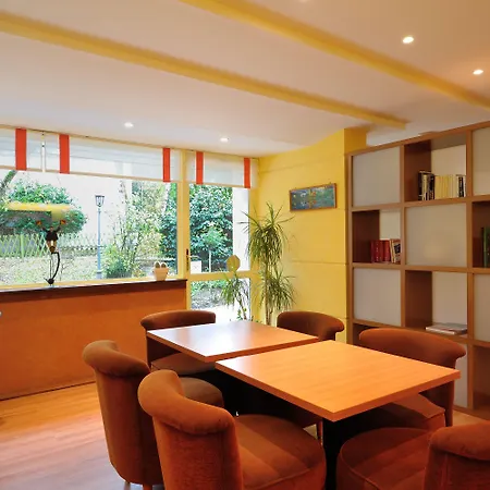 Du Parc Nantes Ouest 2*