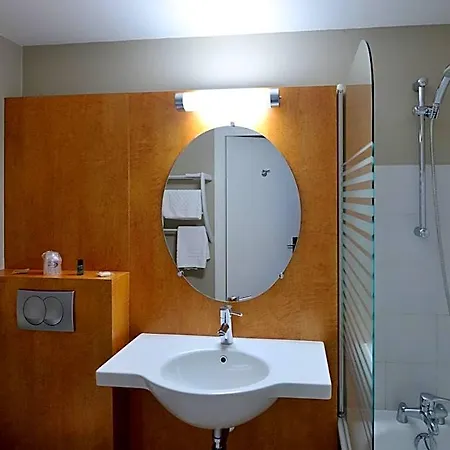 Du Parc Nantes Ouest 2* Orvault