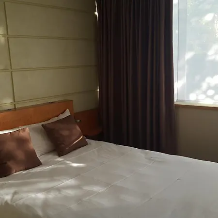 Du Parc Nantes Ouest 2*