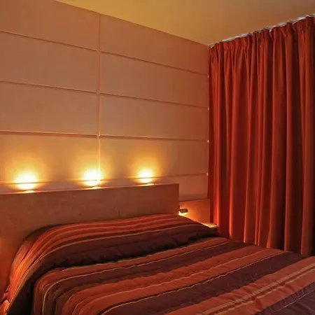 Du Parc Nantes Ouest מלון 2*