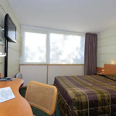 Du Parc Nantes Ouest 2* אורוואולט