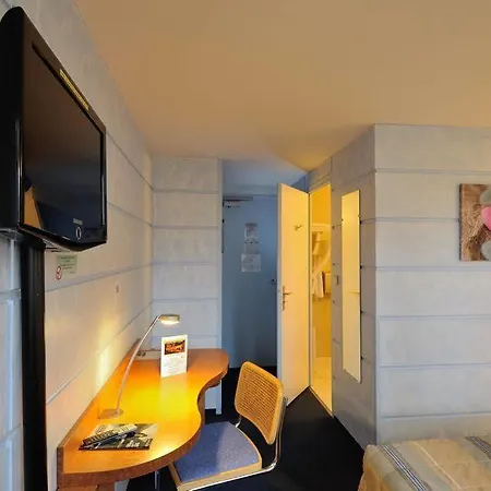 Du Parc Nantes Ouest Hotell 2*