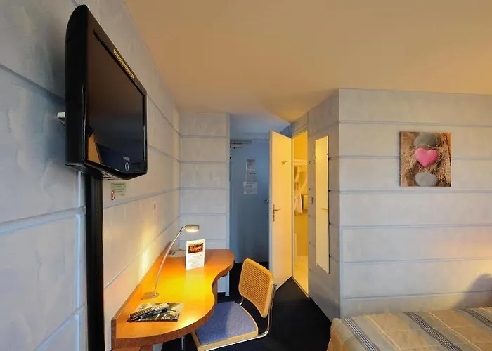 Contact Du Parc Hotel 2*